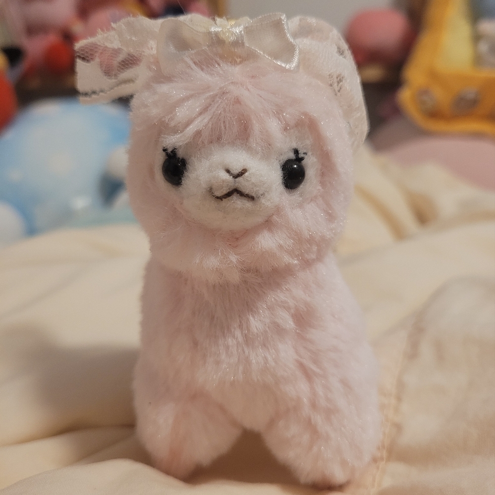 Small Alpacasso Keychain Wedding Bride Veil Pink Alpaca Amuse